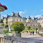 Luxury Apartment At Heart Of Paris